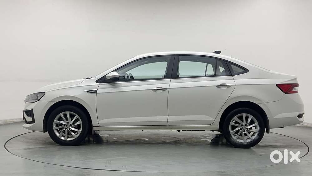 Skoda Slavia Ambition 1.0l Tsi At, 2022, Petrol
