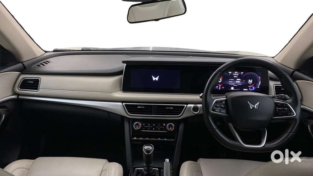 Mahindra Xuv700 2.0 Ax 7 Petrol Mt Str, 2021, Petrol