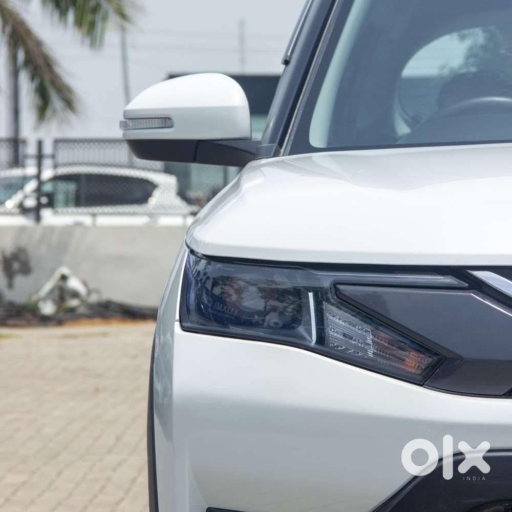 Maruti Suzuki Brezza 1.5 Vxi Smart Hybrid, 2023, Petrol