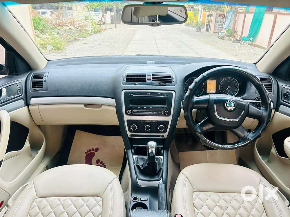 Skoda Laura Ambiente 2.0 Tdi Cr Manual, 2011, Diesel