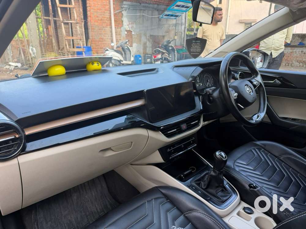 Skoda Slavia Petrol 2022