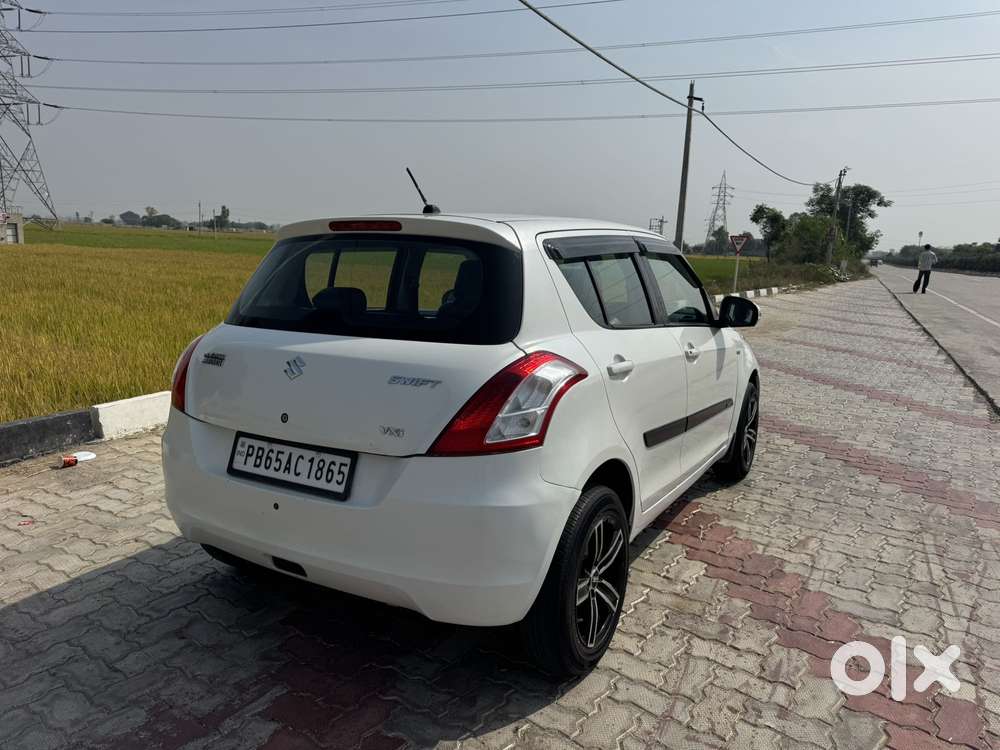 Maruti Suzuki Swift Vxi With Abs, 2015, Petrol