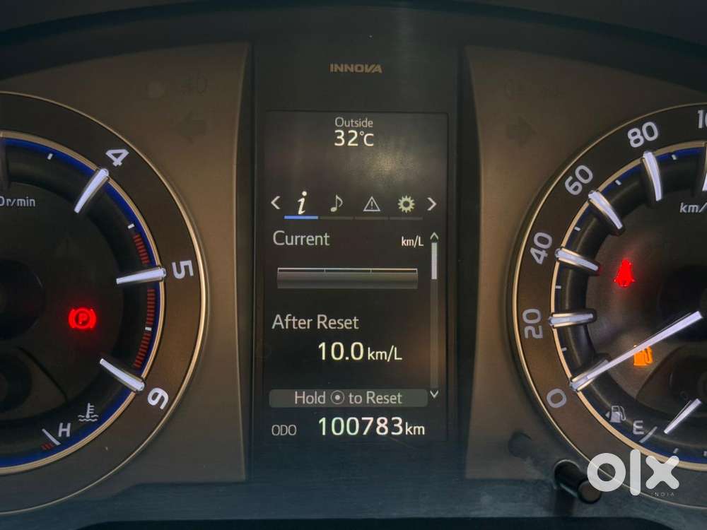 Toyota Innova Crysta 2.4 V, 2016, Diesel