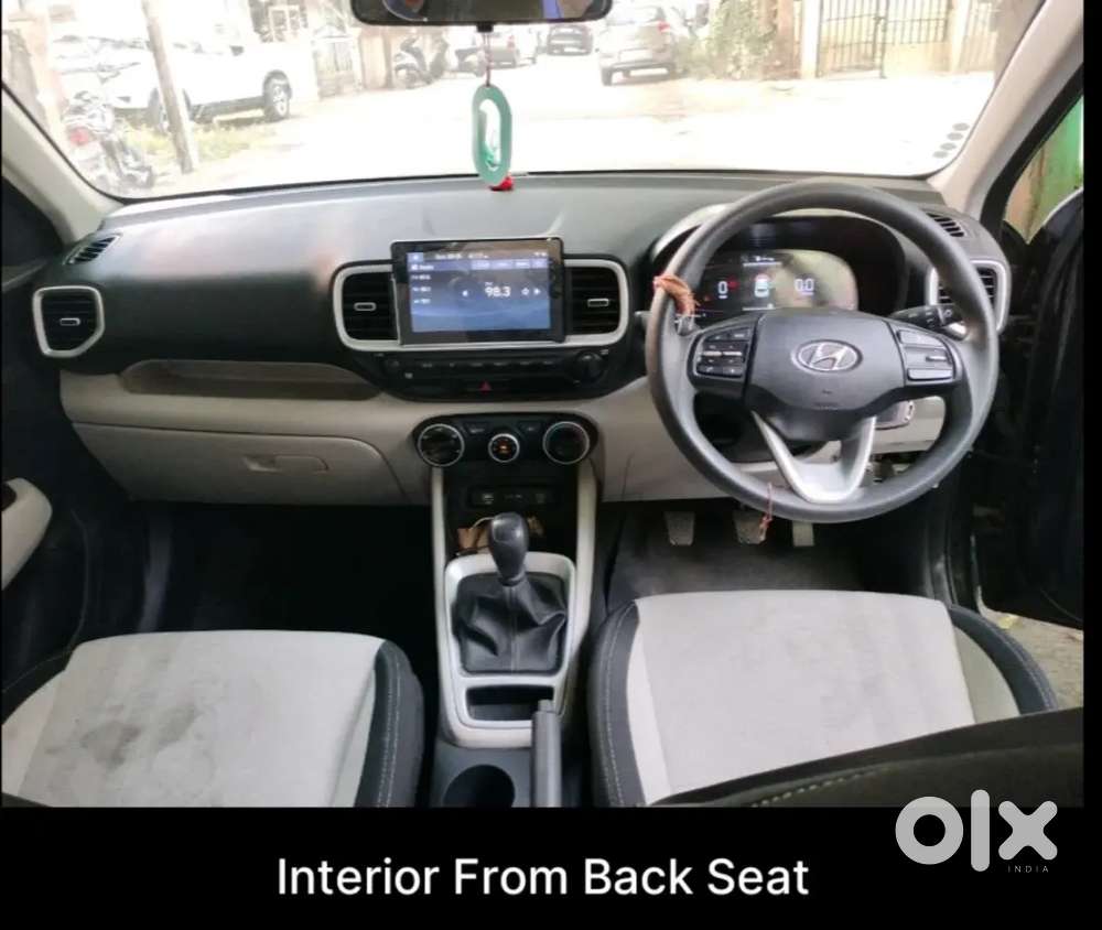 Hyundai Venue 2024 Petrol 15700 Km Driven