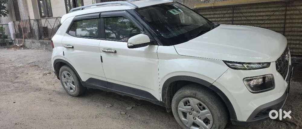 Hyundai Venue 2022 Petrol Well Maintained