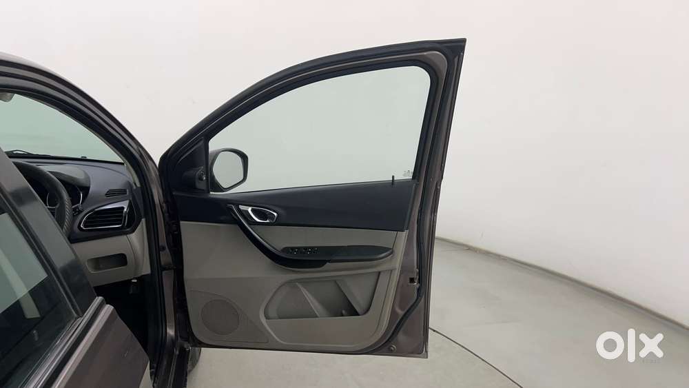 Tata Tiago Xza, 2018, Petrol