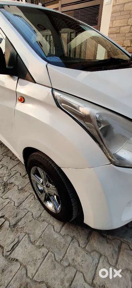 Hyundai Eon Magna +top Model, Alloys, Power Steering, Pls Read Desc.