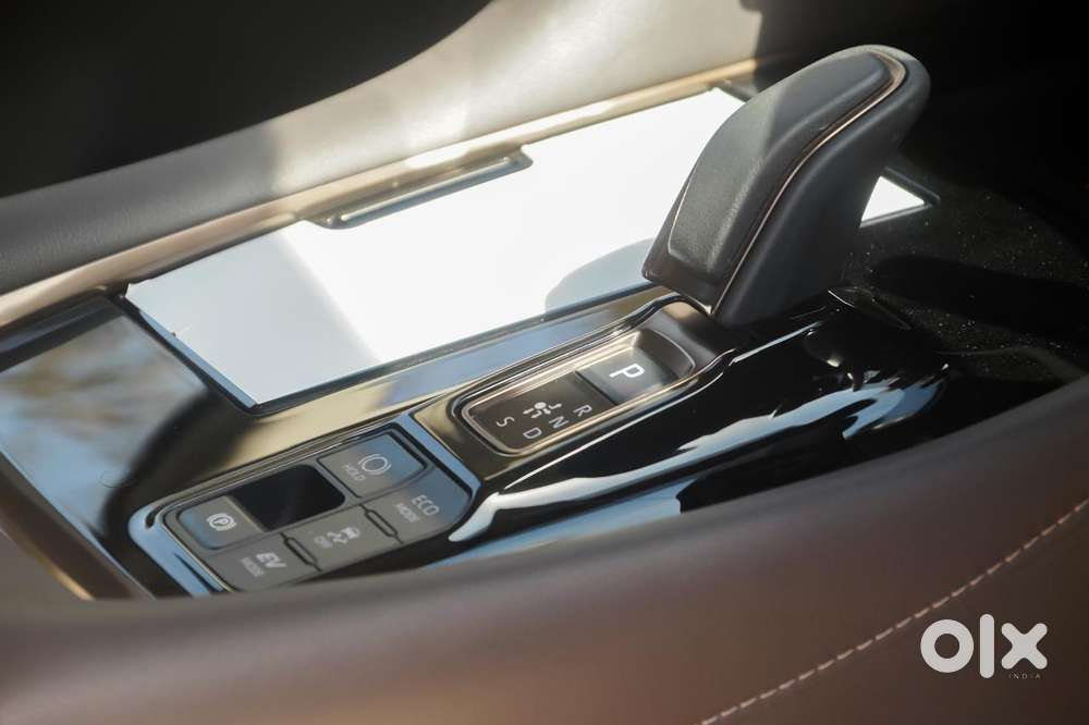 Toyota Vellfire Vip – Executive Lounge, 2025, Petrol