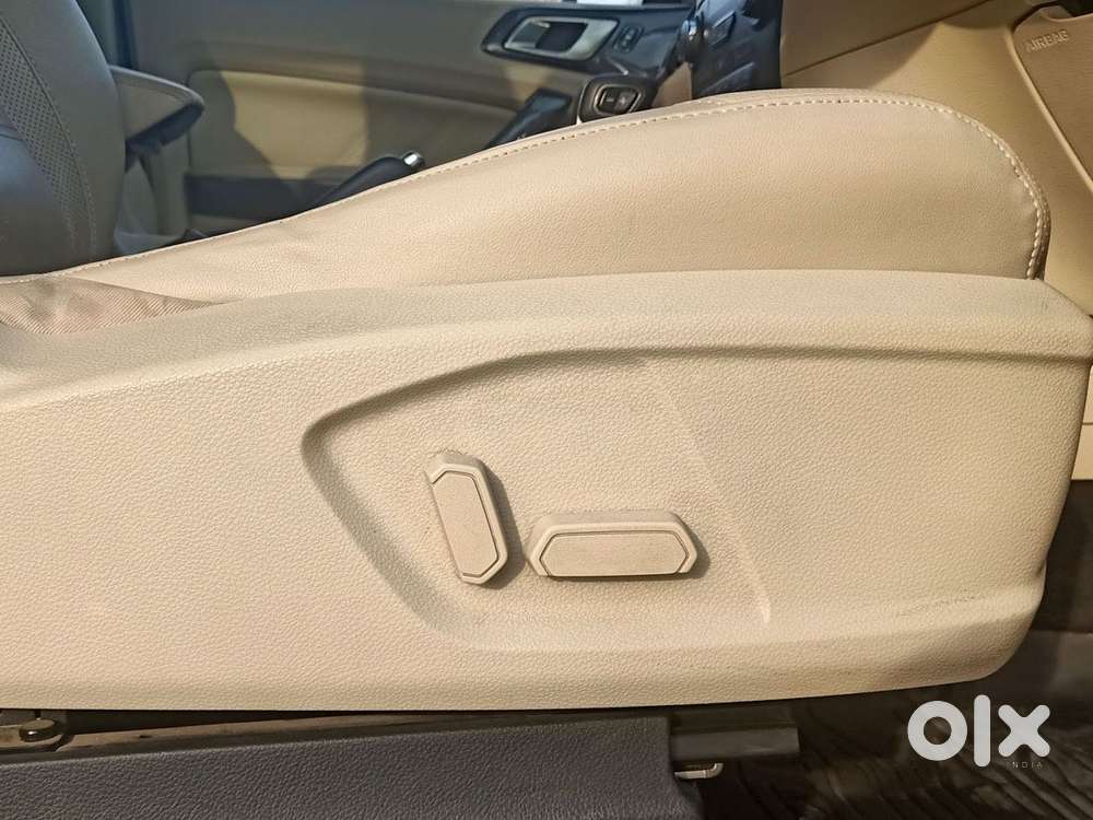 Ford Endeavour Titanium 4x2, 2020, Petrol