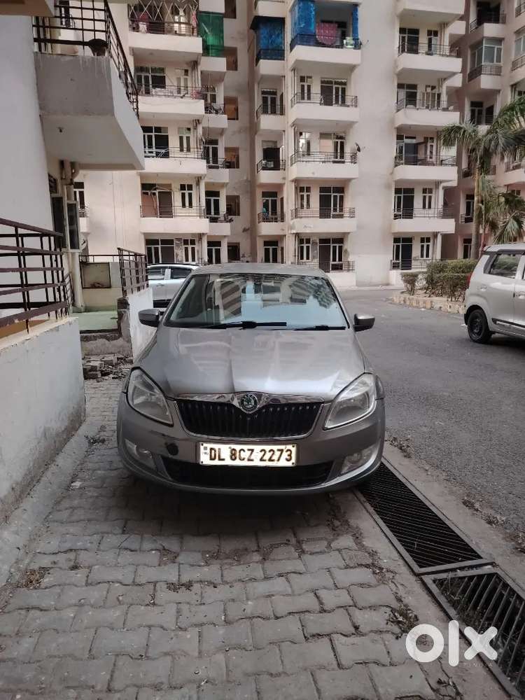 Skoda Rapid 2013 Petrol 85000 Km Driven Delhi Number