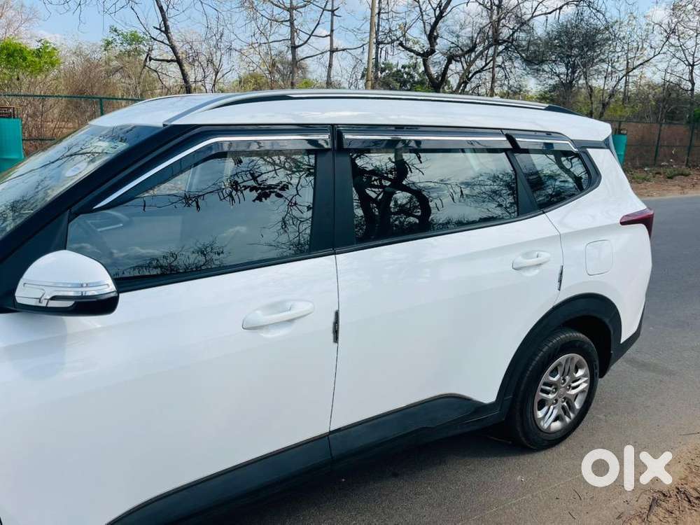 Kia Carens 2023 Petrol 17000 Km Driven