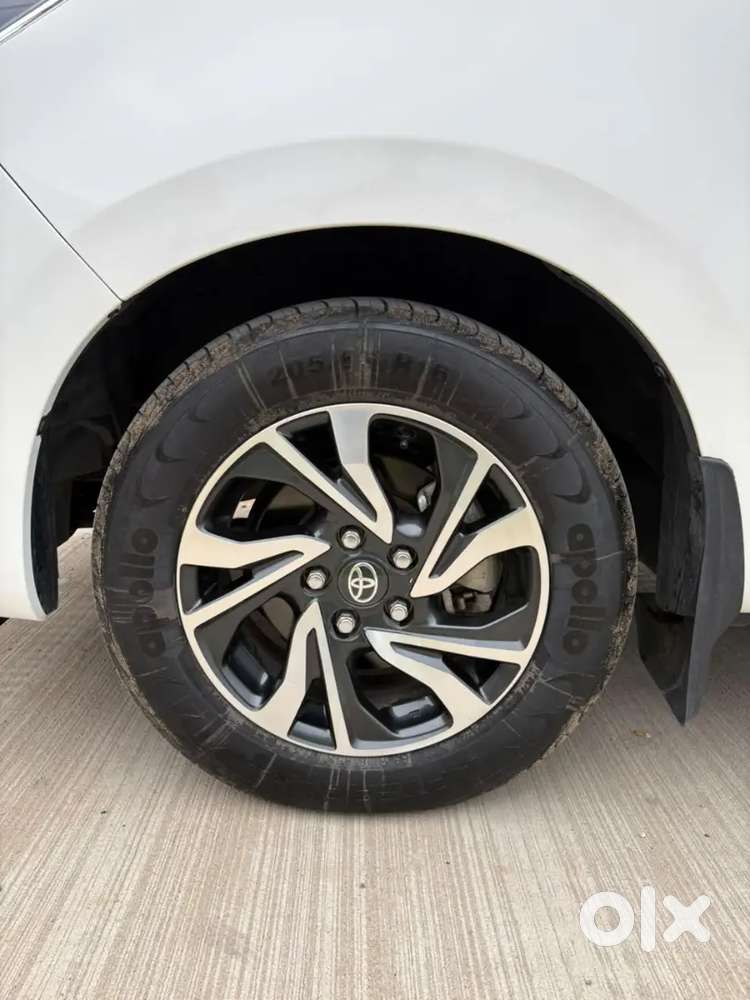 Toyota Innova Crysta 2024 Diesel 33000 Km Driven