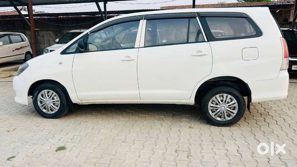 Toyota Innova 2009-2011 2.5 E 8 Str, 2010, Diesel