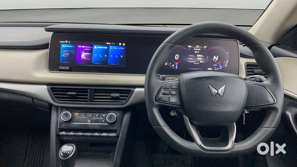 Mahindra Xuv700 2.0 Ax 5 Petrol Mt Str, 2022, Petrol