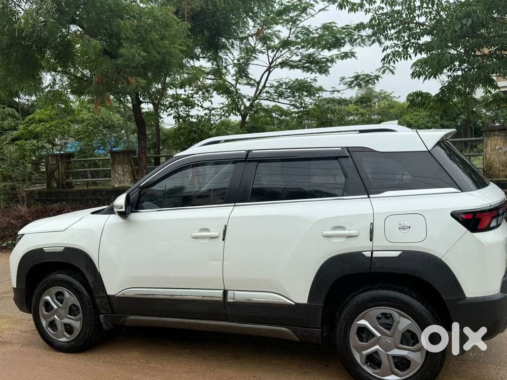 Maruti Suzuki Brezza 1.5 Vxi Smart Hybrid, 2023, Petrol