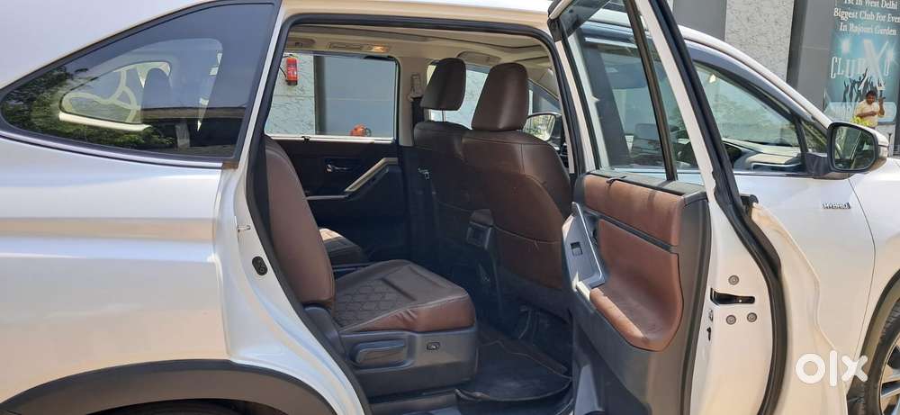 Toyota Innova Hycross