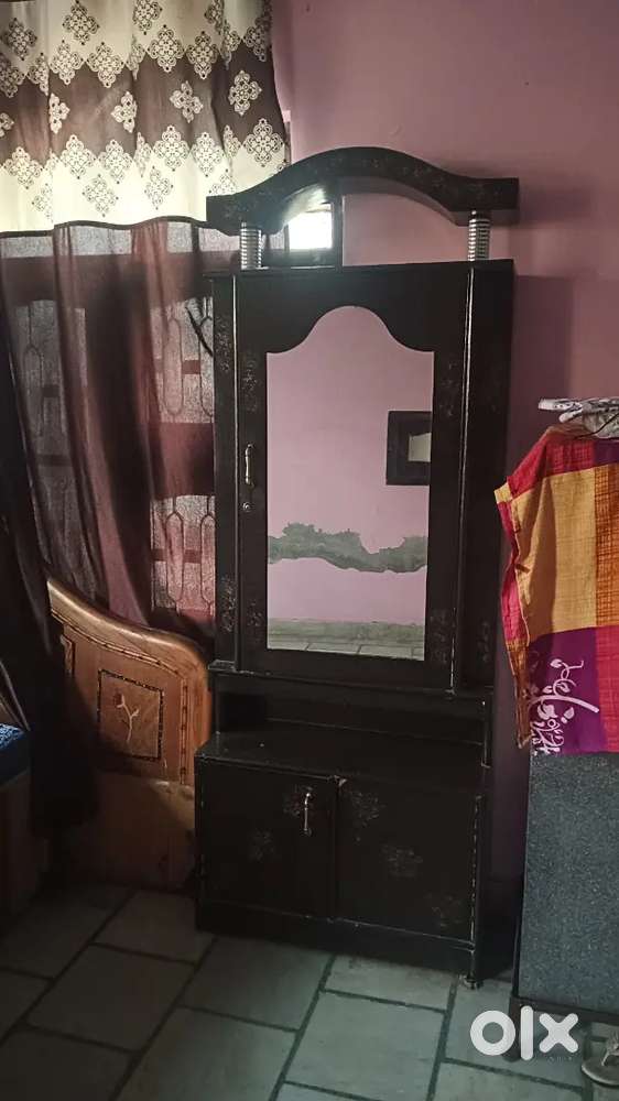 Dressing table
