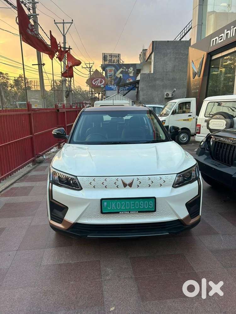 Mahindra Xuv400 Ev 2023 Electric Well Maintained