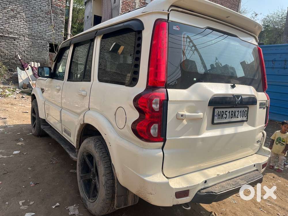 Mahindra Scorpio S6+