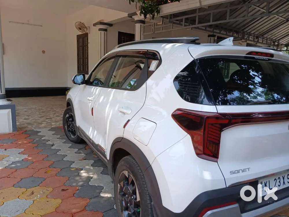 Kia Sonet 2025 Petrol 2400 Km Driven