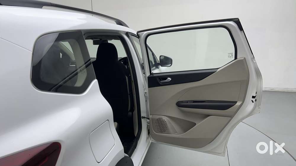 Renault Triber Rxz, 2022, Petrol