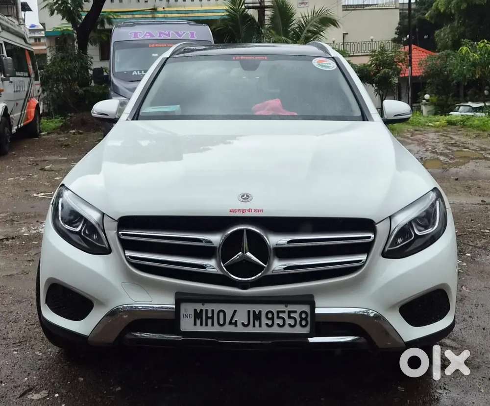 White - Mercedes Benz 220d 4 Matic