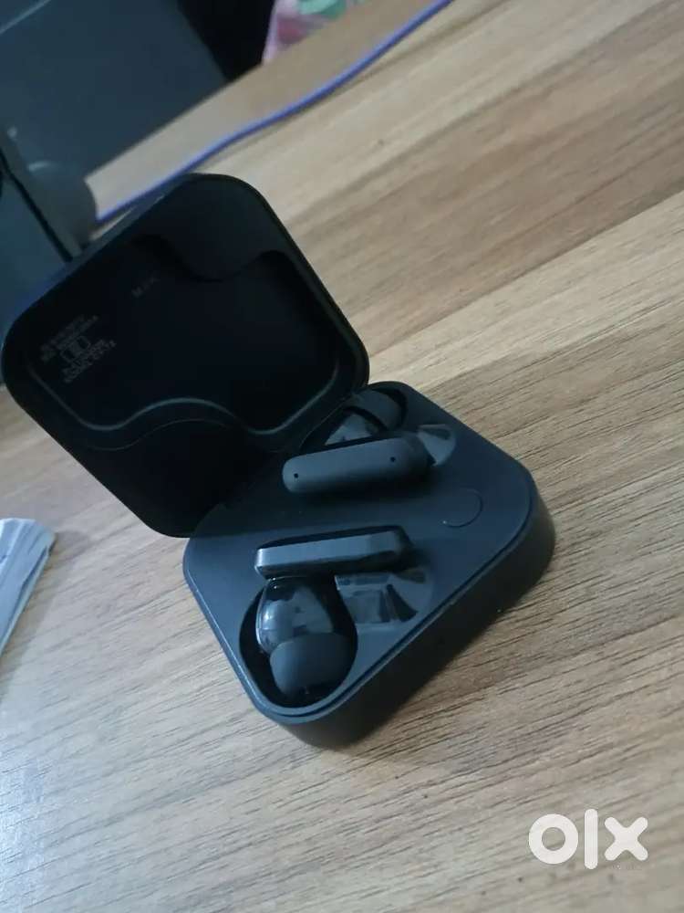 Ear bud CMF with volume control