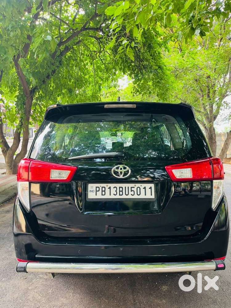 Toyota Innova Crysta 2.4 Gx Mt 8s, 2017