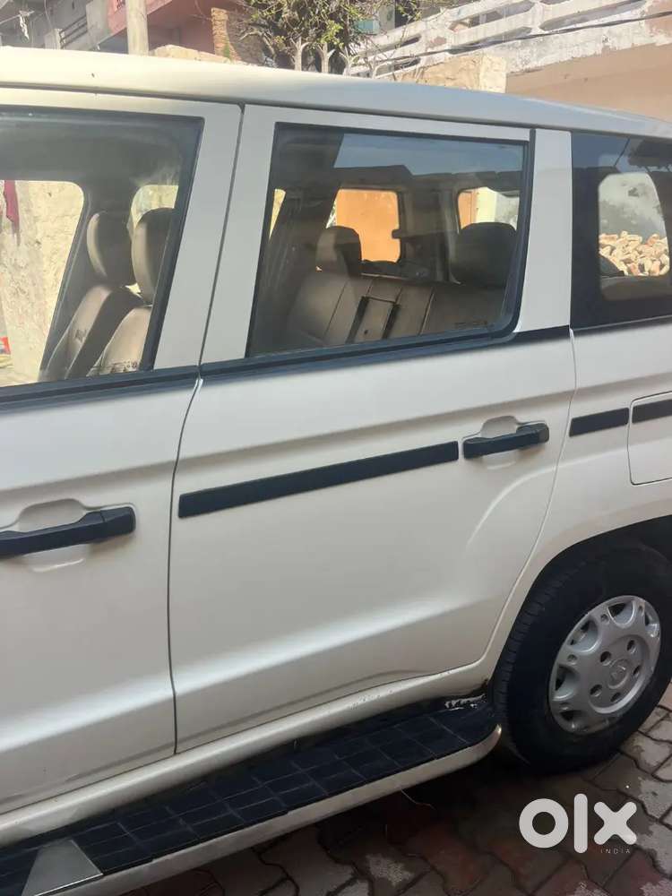 न्यू बोलोरो , 3 साल 10 महीना, कोई लोन बाकी नहीं, गुड कंडीशन।