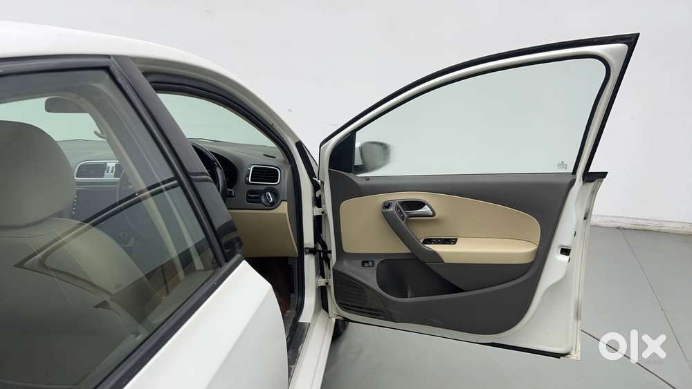 Volkswagen Vento 1.2 Tsi Highline At, 2016, Petrol