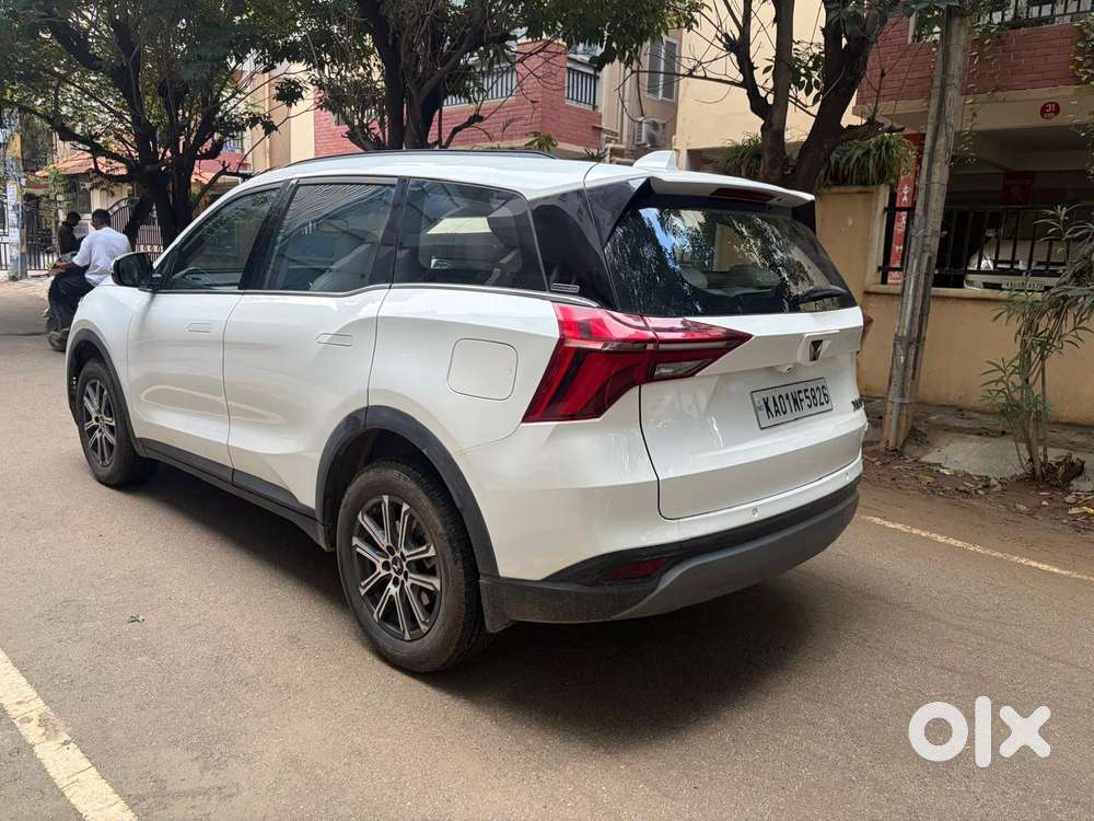 Mahindra Xuv700 2.0 Ax 7 Petrol Mt Str, 2025, Petrol