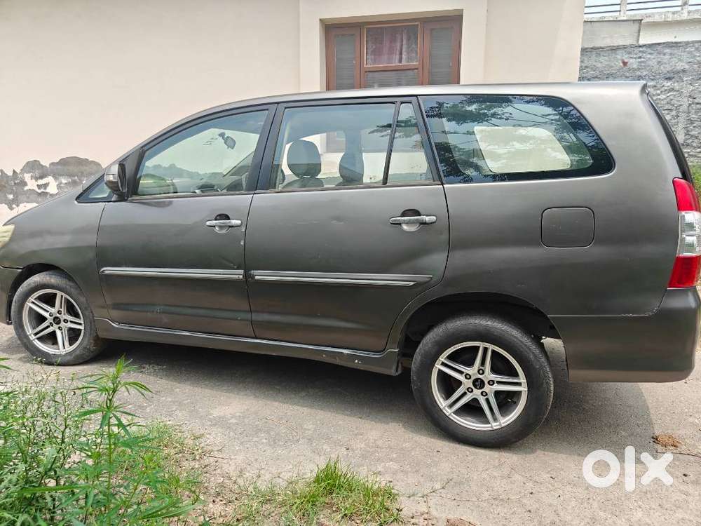 Toyota Innova Grey 2012
