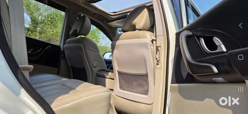 Mahindra Xuv500  W10