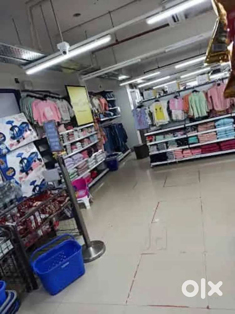 Full time job vacancy available in shopping mall only for boys need