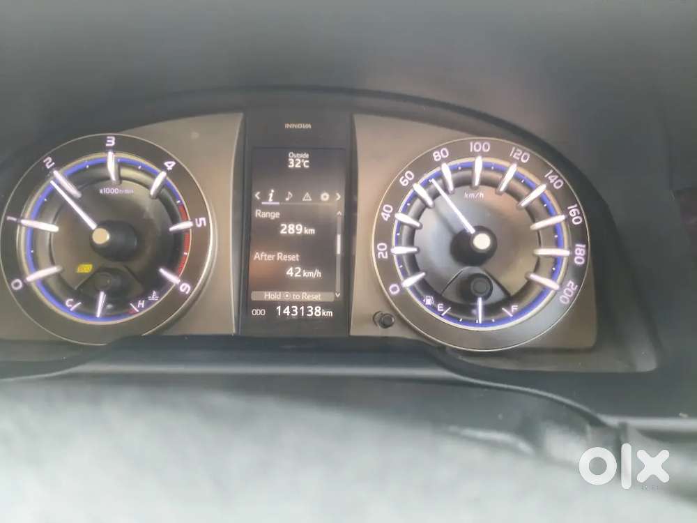 Toyota Innova Crysta 2.4v 2024