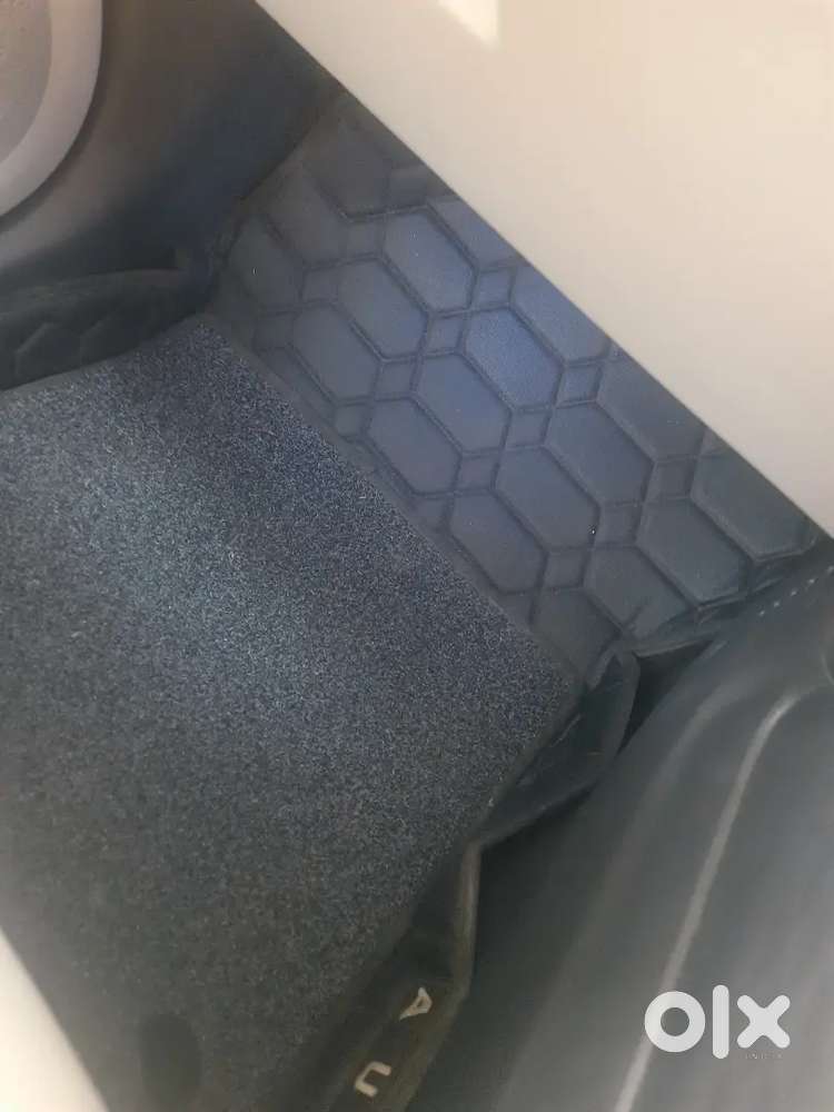 Hyundai Aura 2025 Cng & Hybrids 4000 Km Driven