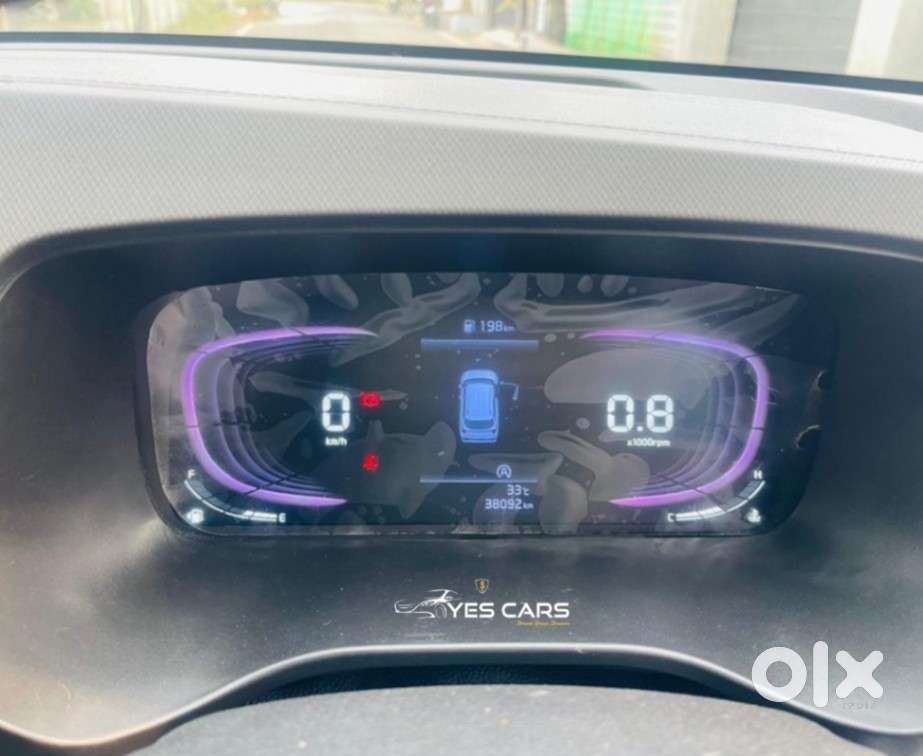 Kia Carens, 2023, Petrol