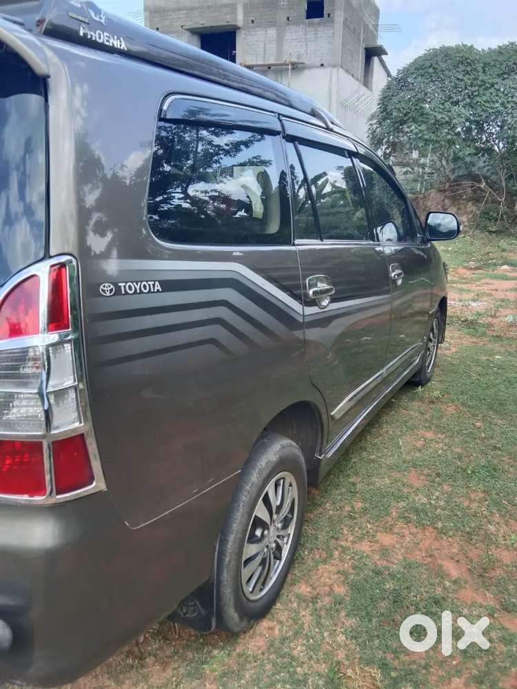 Toyota Innova 2.5 V 7 2015