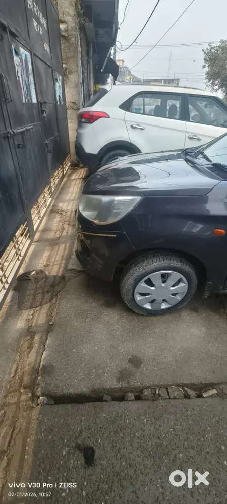 Very Good Condition Car New Tyre Bumper To Bumper Genuine Cng Outside