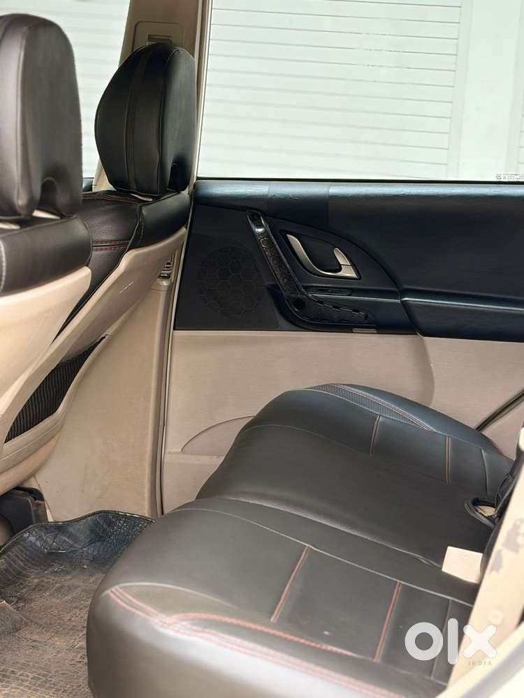 Mahindra Xuv500 At W6 2wd, 2016, Diesel