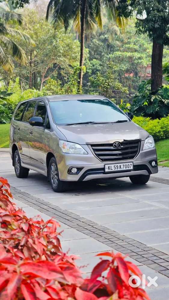 Toyota Innova 2015 V
