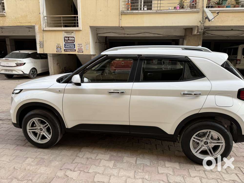 Hyundai Venue 1.2 S (o), 2024, Petrol