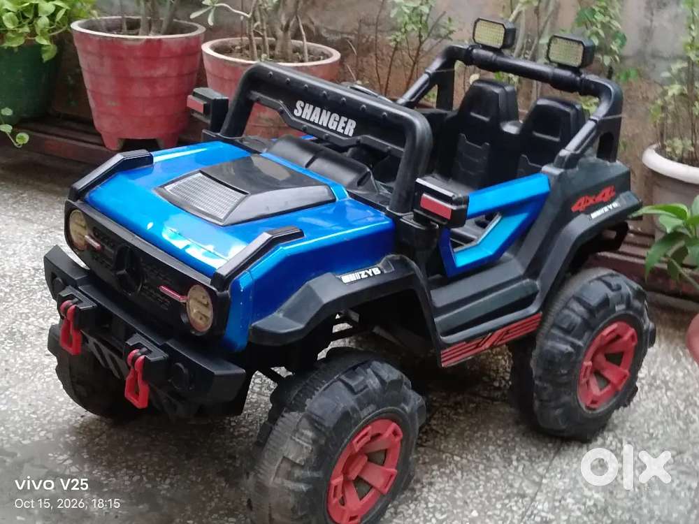 Kid's jeep car