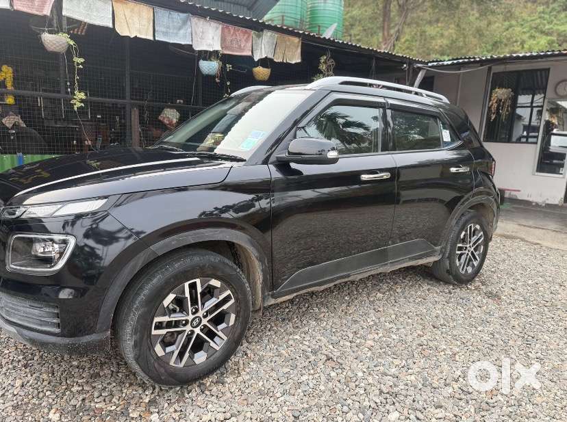 Hyundai Venue 2023 Petrol Well Maintained