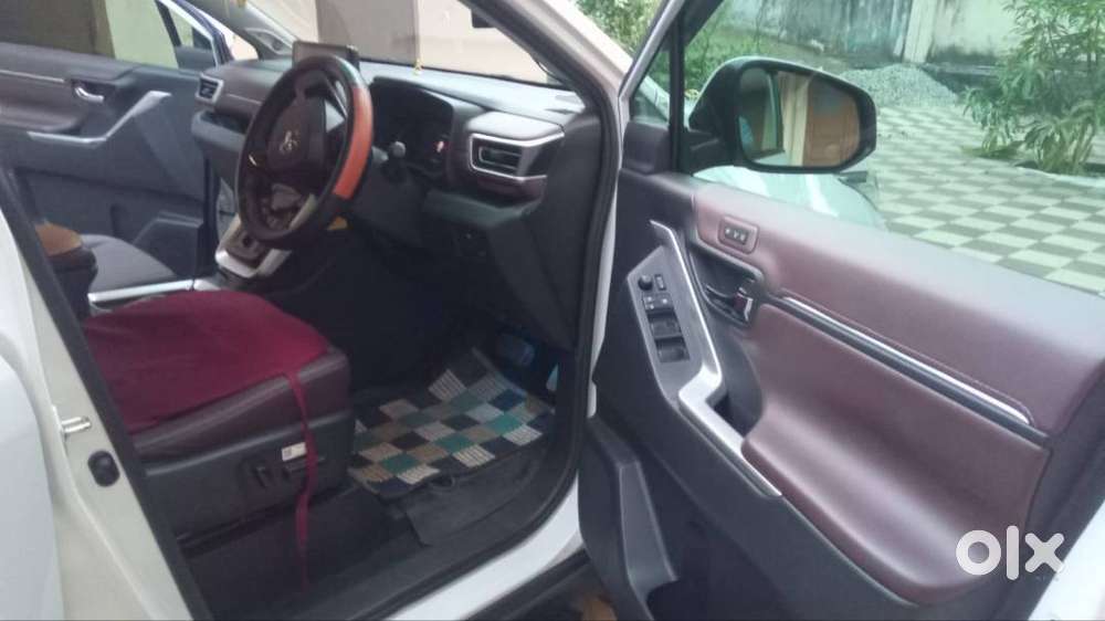 Innova Hycross Hybrid 7 Seater 3