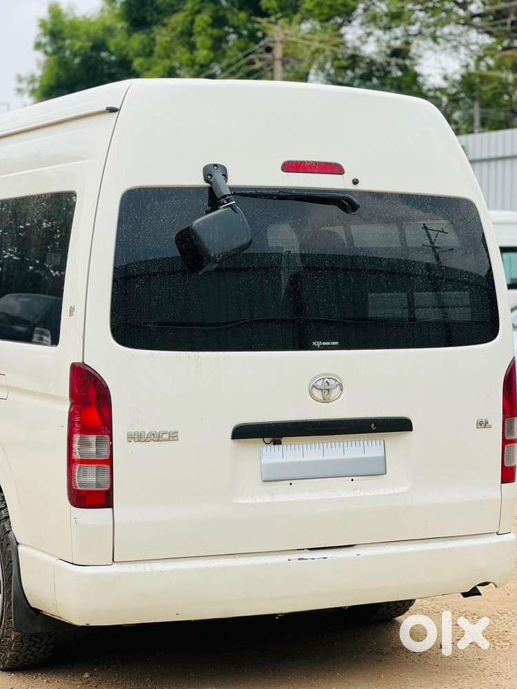 Toyota Hiace 2010 Diesel 77000 Km Driven