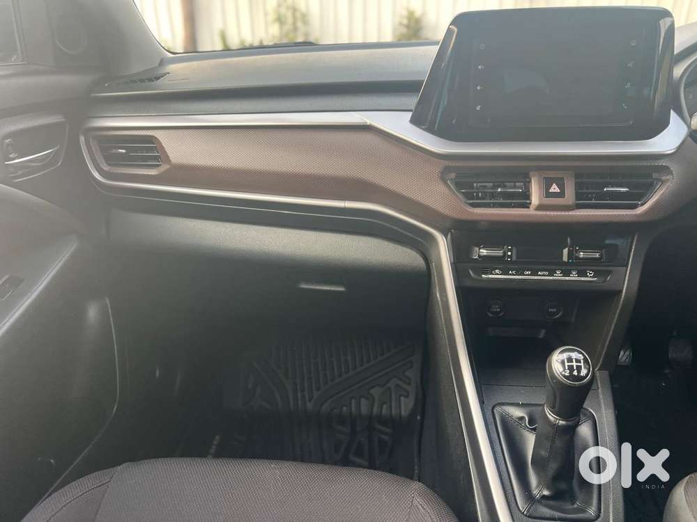 Maruti Suzuki Brezza 1.5 Zxi Smart Hybrid, 2023, Petrol