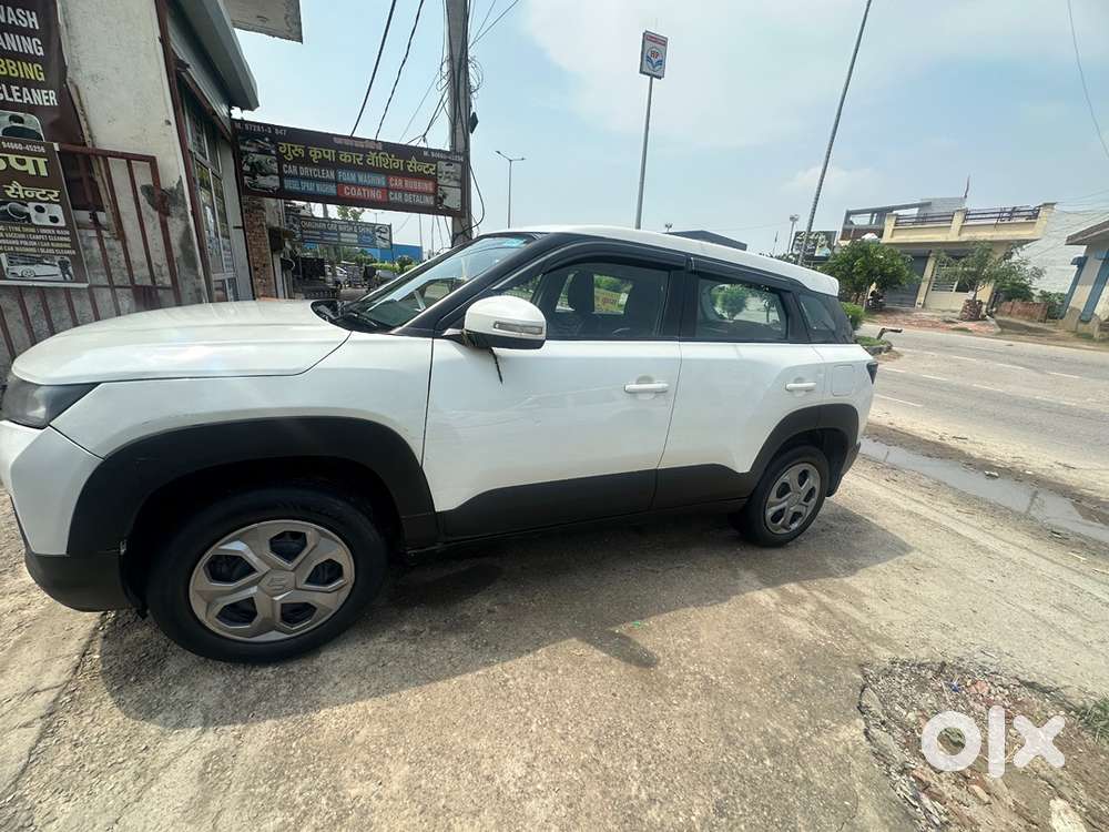 Maruti Suzuki Brezza Petrol Well Maintained