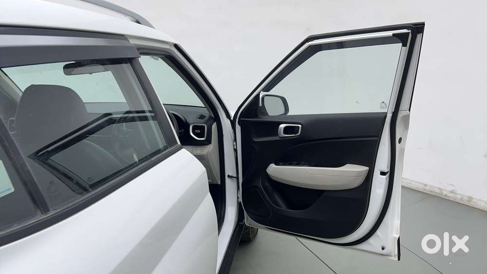 Hyundai Venue [2022-ongoing] 1.2 S, 2025, Petrol
