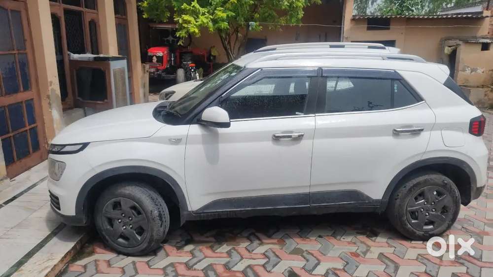 Hyundai Venue Petrol 2024